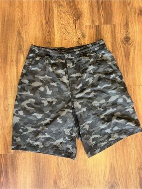 lululemon athletica Men's Gray Camo Athletic Shorts 9 inch